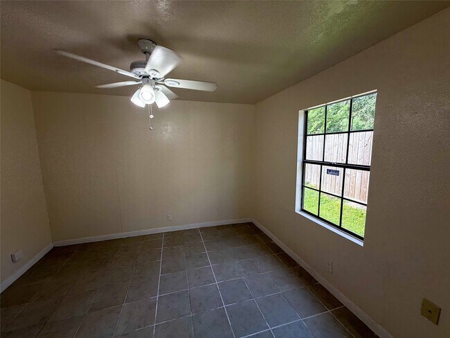 Building Photo - 8430 Holiday Ln