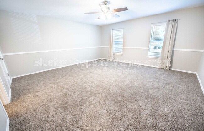 Building Photo - 225 Samantha Dr