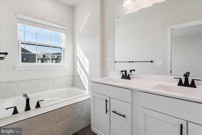 Building Photo - 14032 Sunrise Valley Dr