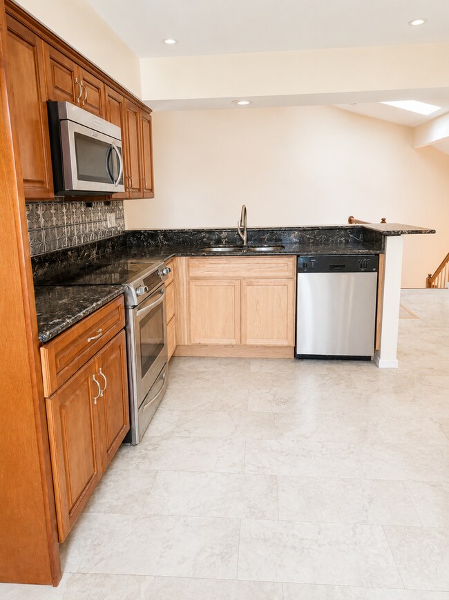 Building Photo - Beautiful Condo