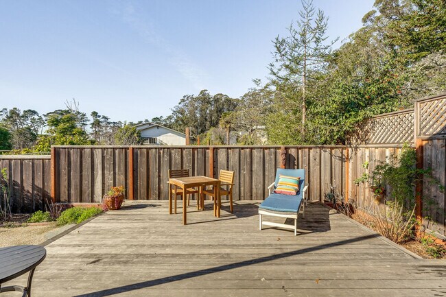 Building Photo - 157 Ave Portola