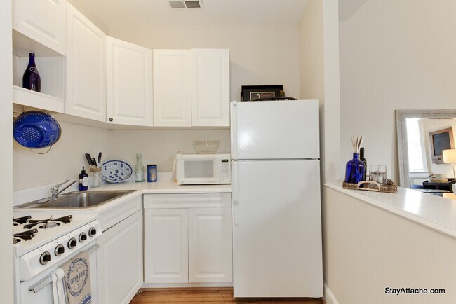 Building Photo - 1800 19th Street NW Apt 4