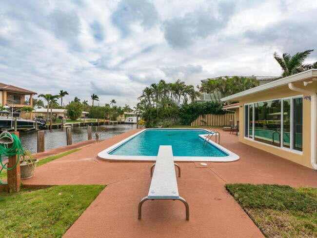 Building Photo - 4930 NE 27th Ave