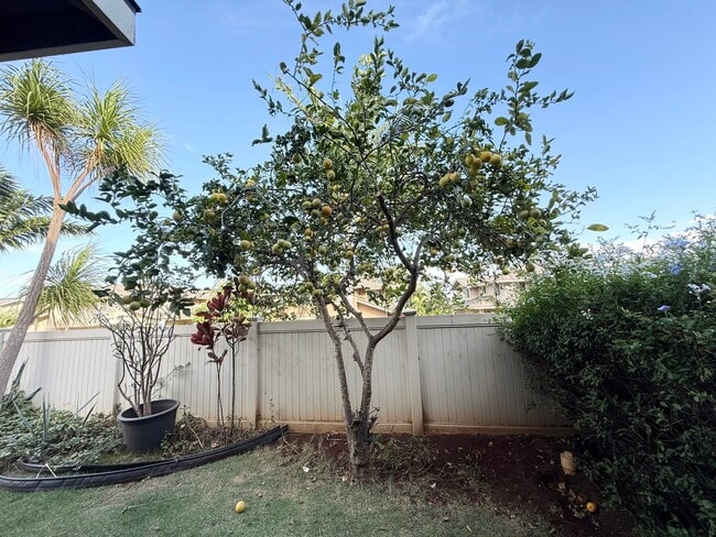 Building Photo - Available NOW – Beautiful Milo Court Townh...