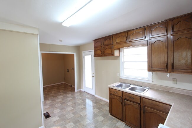 Building Photo - New On The Market!! Will not last long at ...