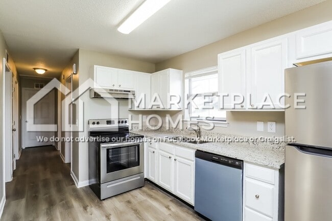 Building Photo - 1127 S 11th St