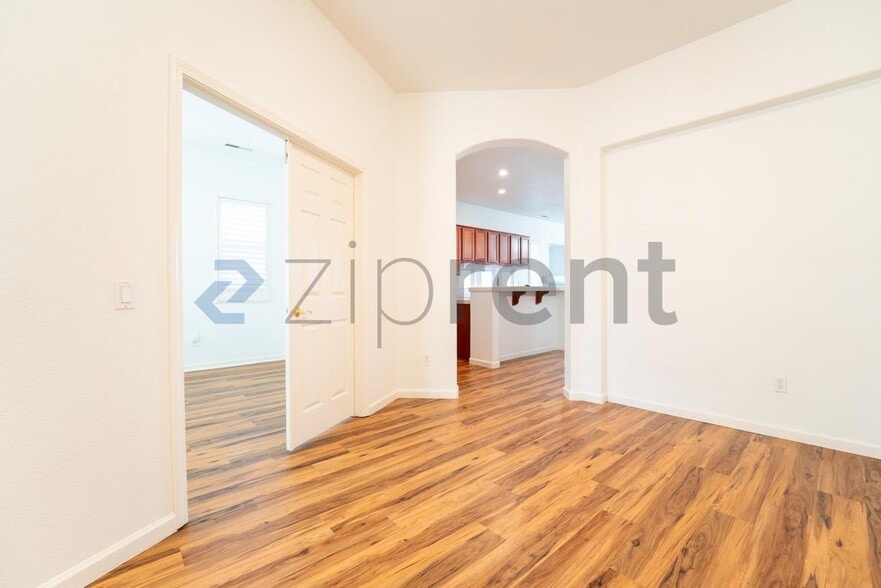 Building Photo - 7421 Earlsmoore Dr