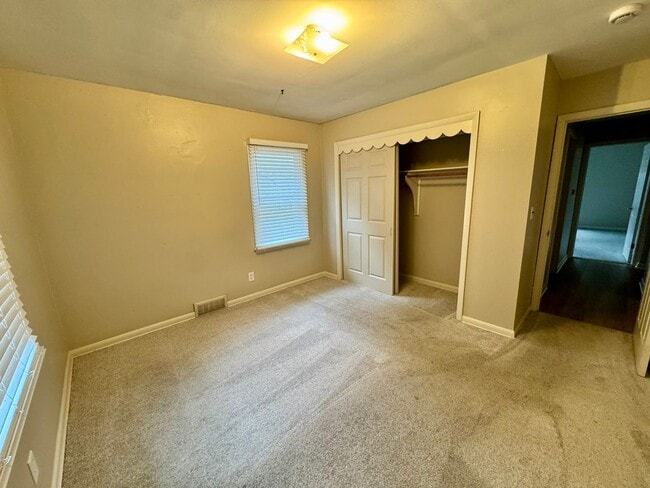 Building Photo - 1006 N 49th Ave
