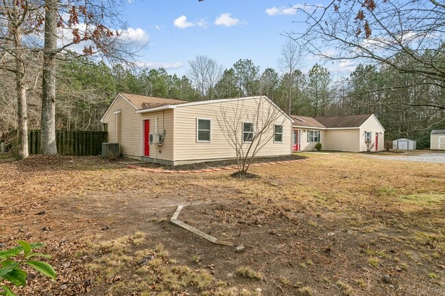 Building Photo - Updated Large Home with Private In-Law Suite Near Gloucester Main Street