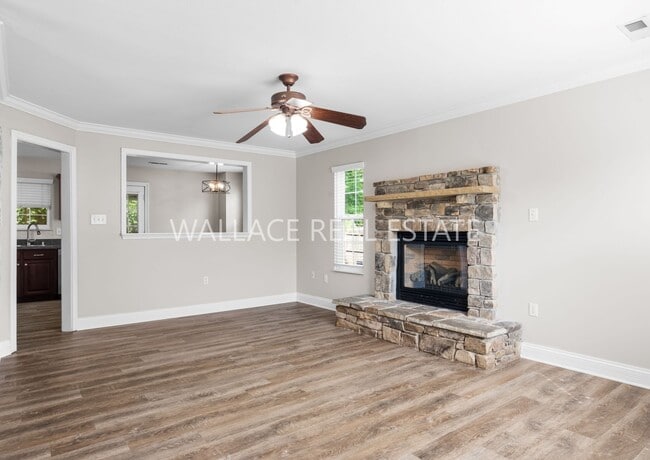 Building Photo - FARRAGUT: TWO STORY 3 BEDROOM, 2.5 BATH HO...