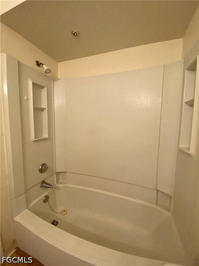 Building Photo - 2855 Winkler Ave