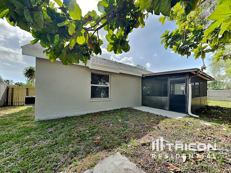 Building Photo - 3727 75 Dr E