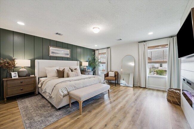 Building Photo - 25227 Sierra Mnr Ct