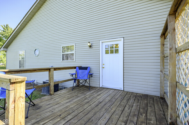 wood deck - 1038 Mustang Ct