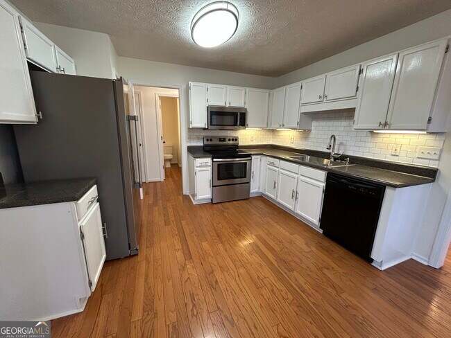 Building Photo - 7065 Wessex Way