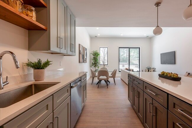 Building Photo - 1060 Main St