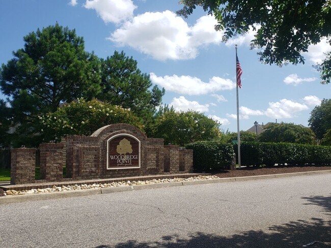 Building Photo - WOODBRIDGE POINTE
