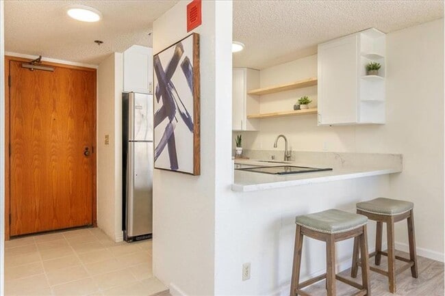 Building Photo - One bedroom one bath in Highly Desirable B...