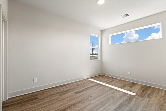 Building Photo - 5726 Rucio Ln