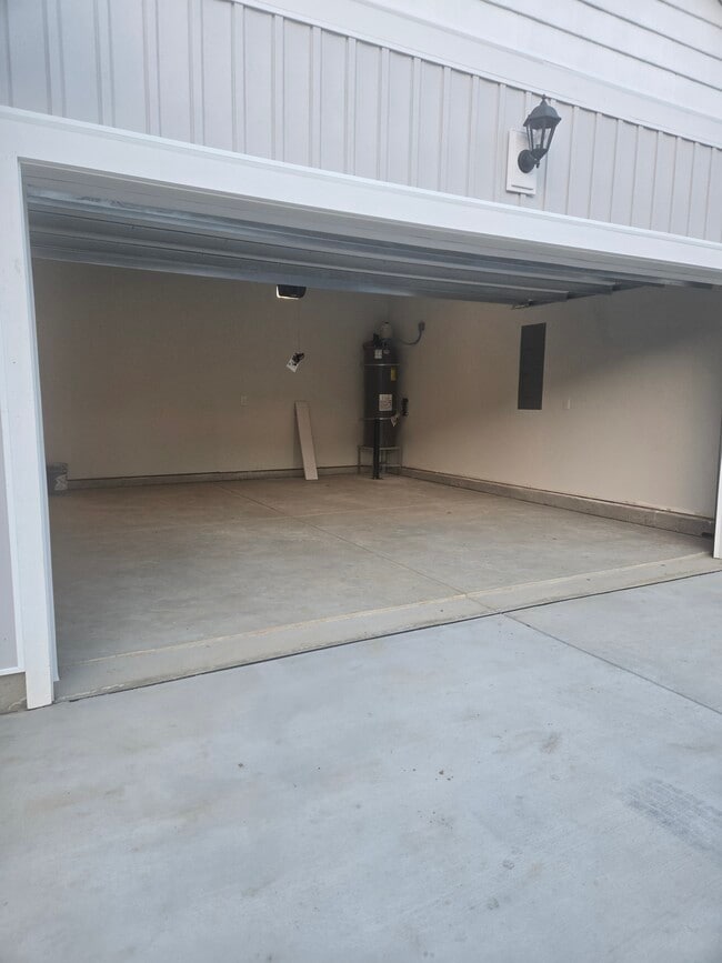 Building Photo - 2735 Monaca Dr