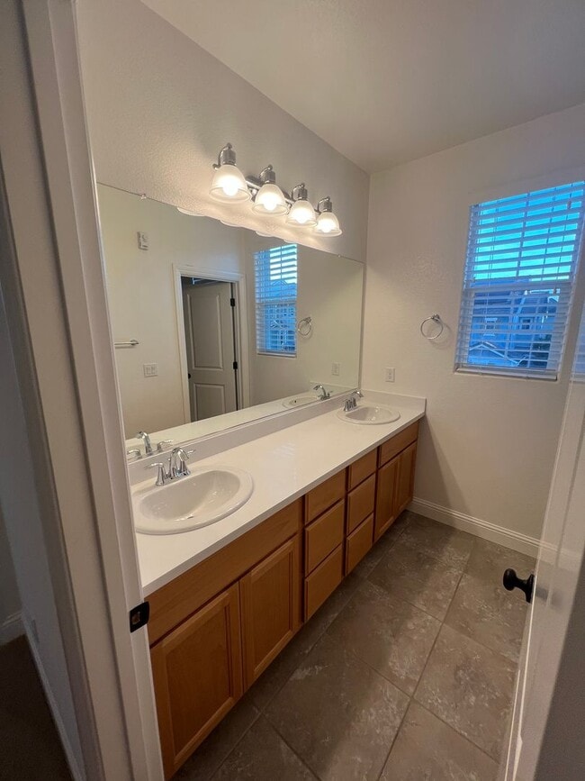 Building Photo - Spacious 4 Bedroom Home with Downstairs Bedroom and Upstairs Loft in Whitney Ranch Rocklin