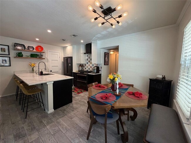 Building Photo - 2626 Baxter Dr