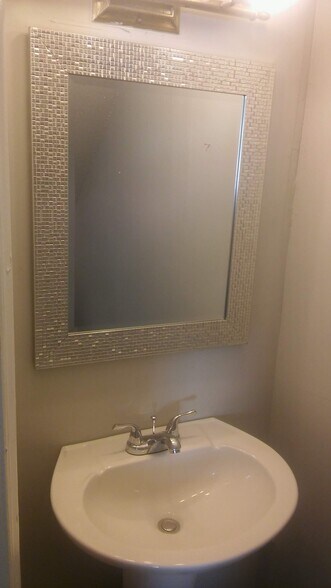 Building Photo - 13 Fisher Pl