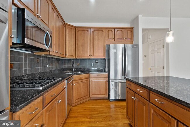 Building Photo - 1515 Regent Manor Ct