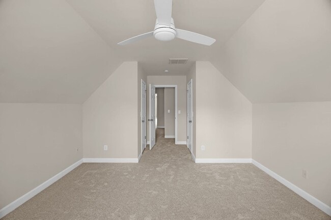Building Photo - Beautiful Maintanance-Free 3 bedrooms 3 FU...