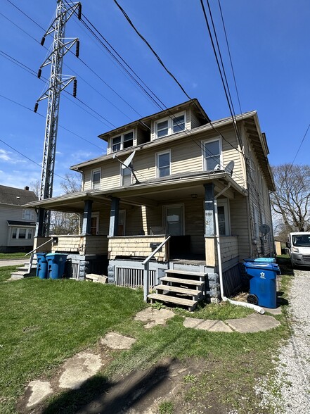 Building Photo - 251 Maplewood Ave