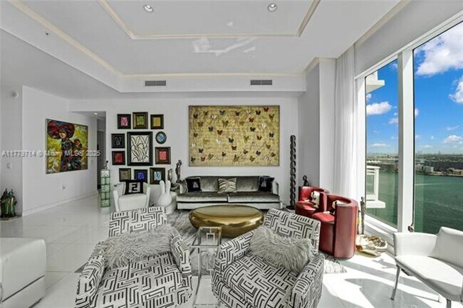 Building Photo - 900 Brickell Key Blvd