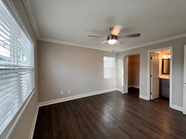 Building Photo - Woodgate Blvd, Unit 107