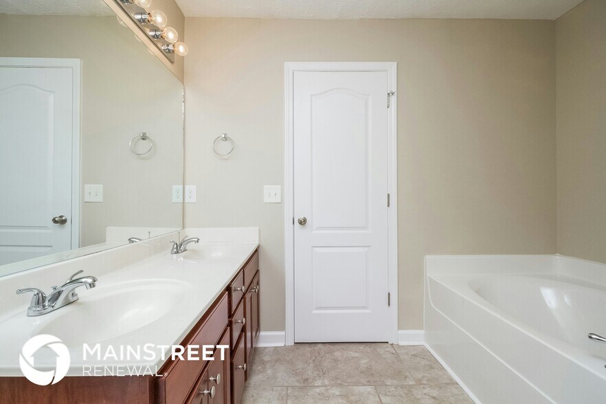 Building Photo - 681 Smoky Mountains Dr