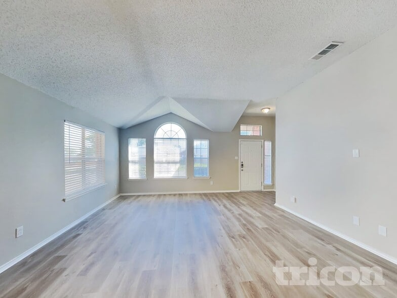 Building Photo - 6002 Flyers Ln