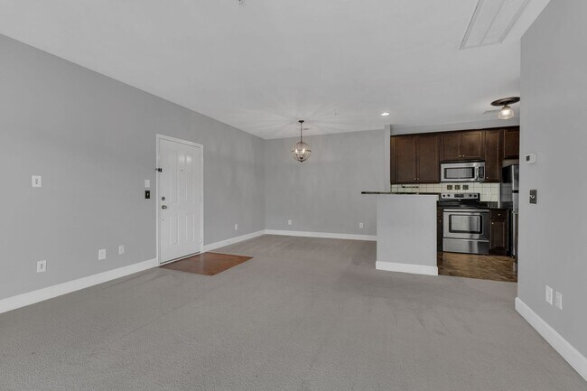 Building Photo - Stylish Condo with Balcony Views in South Nashville