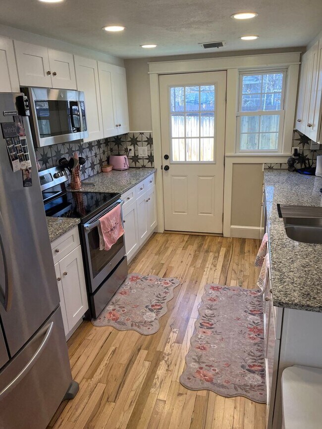 Building Photo - Cozy Cottage in Central Longmont