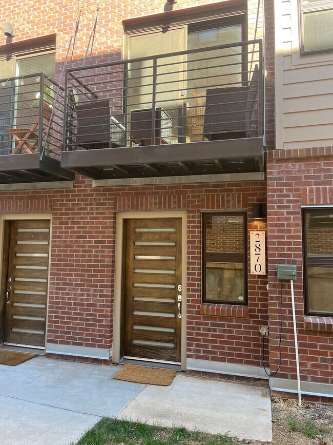 Building Photo - 2 Bed, 1 Bath Townhouse with Roof Top Deck