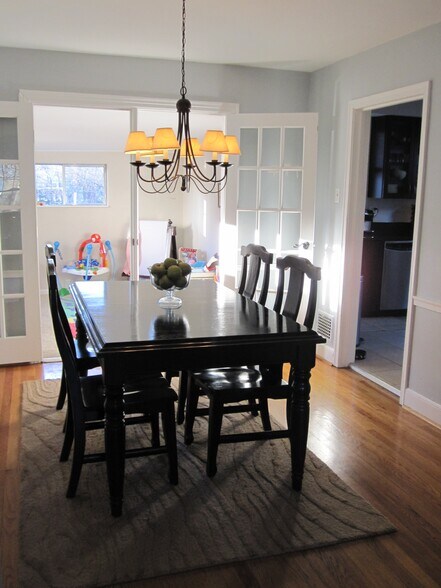 Dining room - 8666 Rosalie Ave