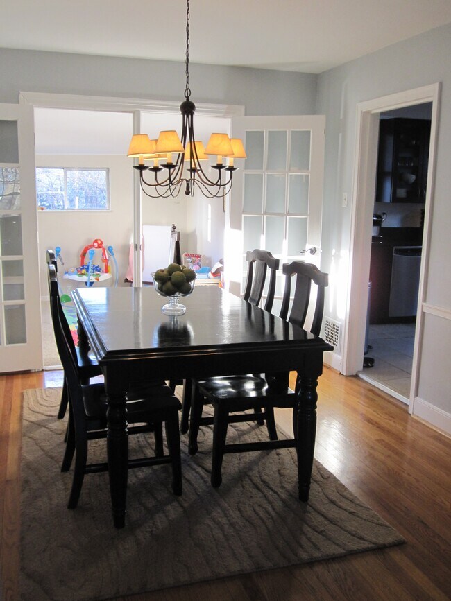 Dining room - 8666 Rosalie Ave