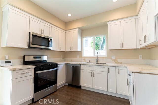 Building Photo - 9246 Cedros Ave