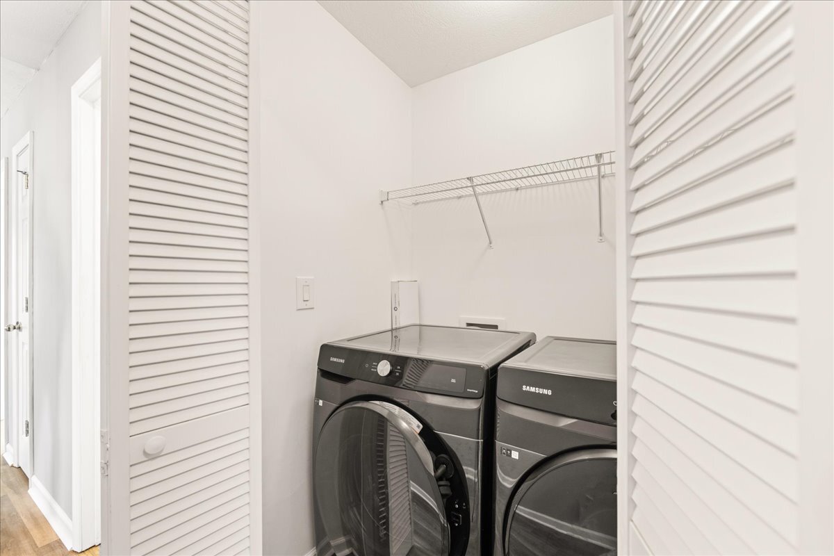 Building Photo - 230 Clover Cir