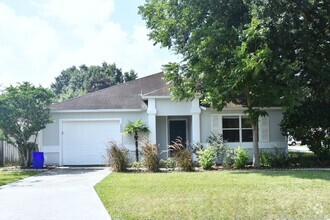 Building Photo - 3/2 House @ Palm Grove