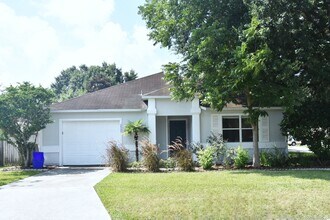 Building Photo - 3/2 House @ Palm Grove