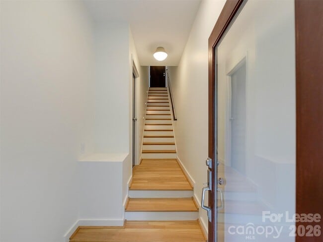 Building Photo - 1174 Park West Dr