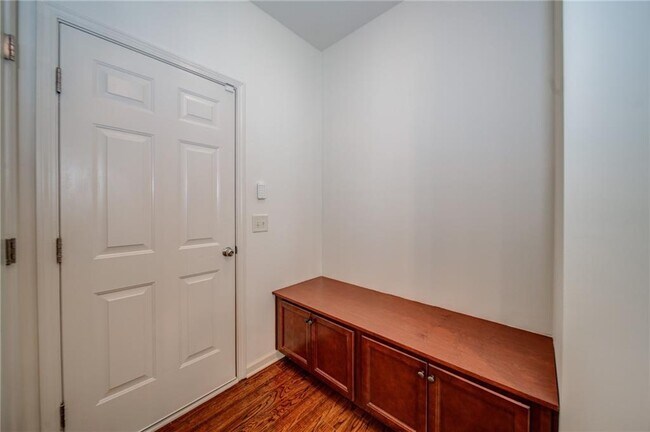 Building Photo - 129 Stonewood Creek Ct