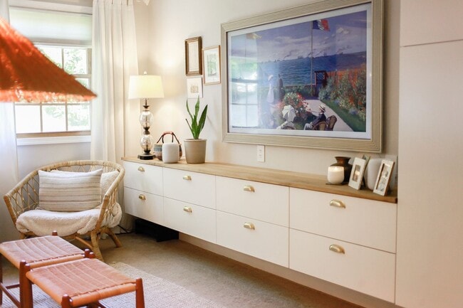 Building Photo - Charming 2BR in Historic Home – Bright, Sp...
