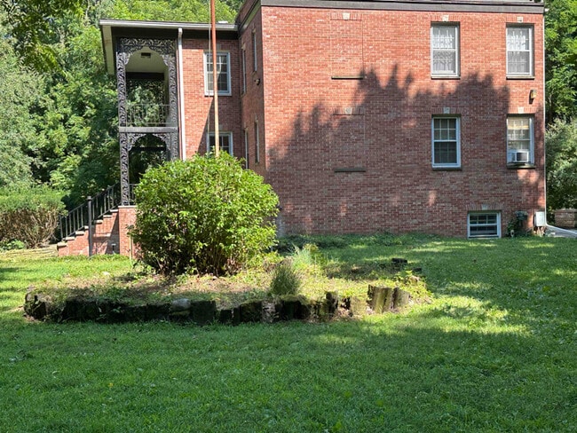 Building Photo - 6200 Parkview Ave