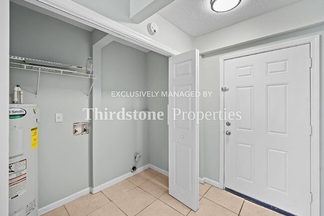 Building Photo - 8057 Oakwood St