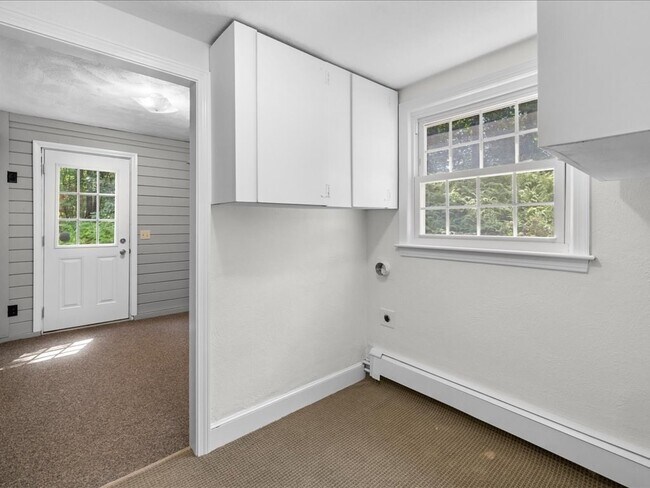 Building Photo - 15 Woodridge Rd