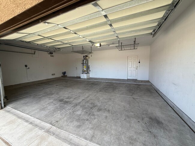 Building Photo - 410 Palo Alto Dr NE